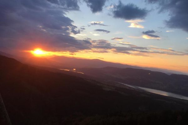 Barbara Begusch-Oberdünhofen- Sonnenuntergang über dem Rosental, rechts unten die Drau.