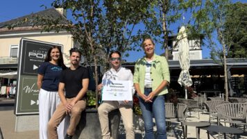 Zierkirsche als Preis für nachhaltige Tourismusideen – Hotel Post Wrann gewinnt KEM-Gewinnspiel